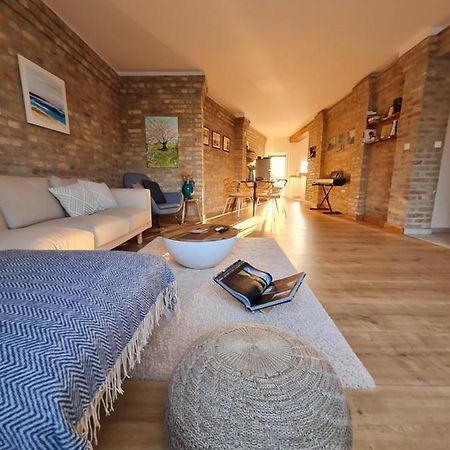 Nové Zámky Art Gallery Apartment מראה חיצוני תמונה