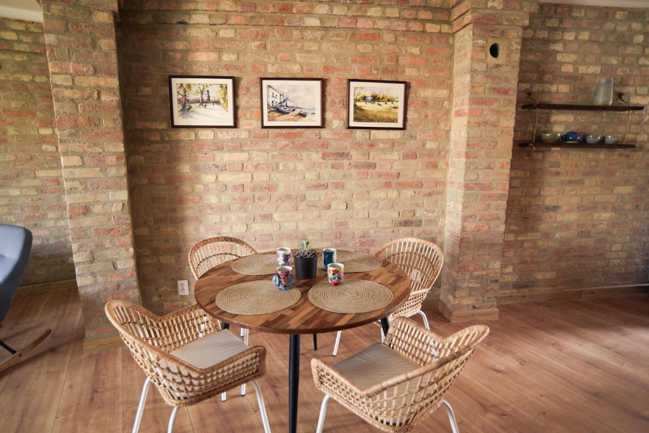 Nové Zámky Art Gallery Apartment מראה חיצוני תמונה