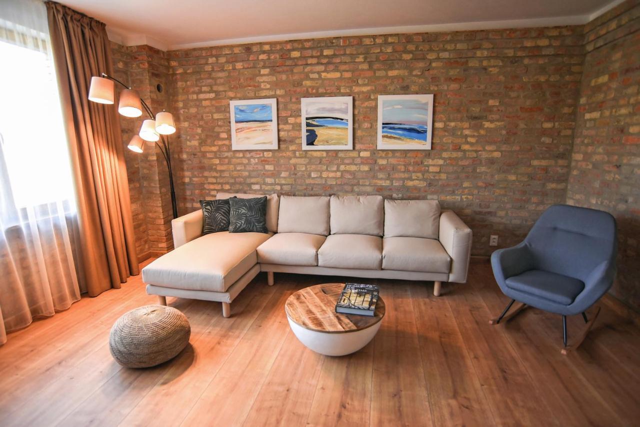 Nové Zámky Art Gallery Apartment מראה חיצוני תמונה