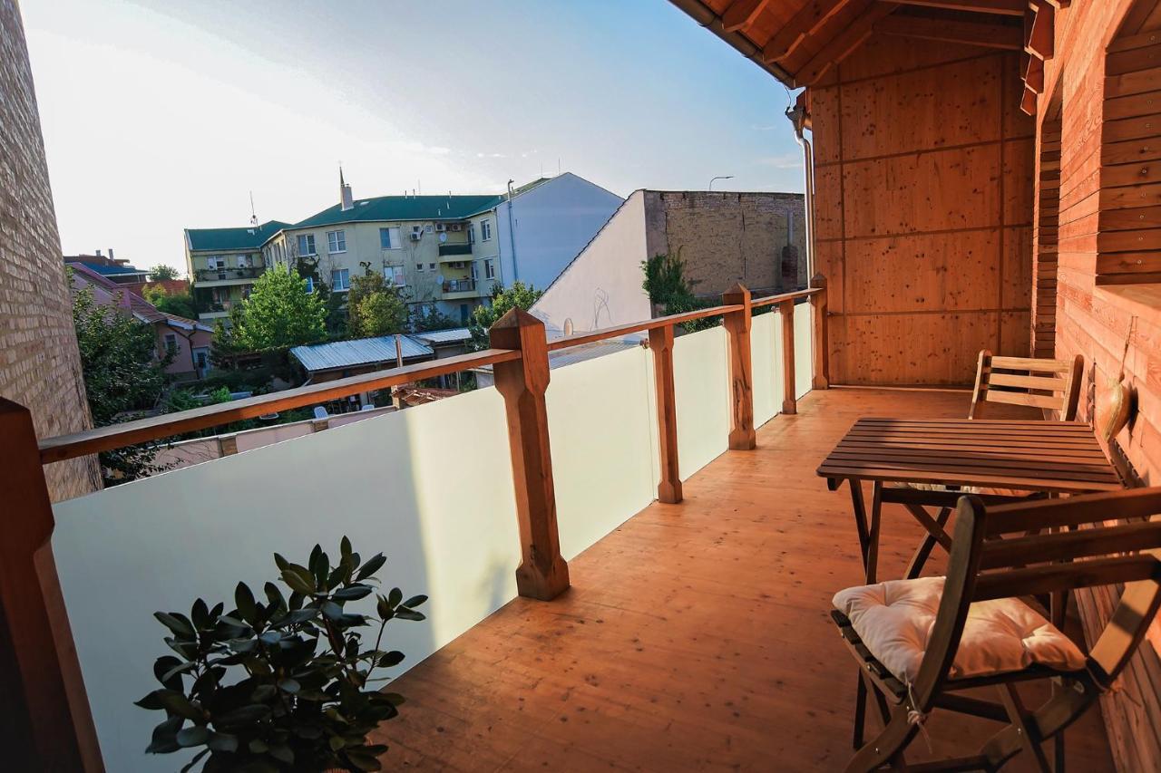 Nové Zámky Art Gallery Apartment מראה חיצוני תמונה