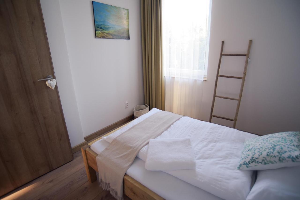 Nové Zámky Art Gallery Apartment מראה חיצוני תמונה