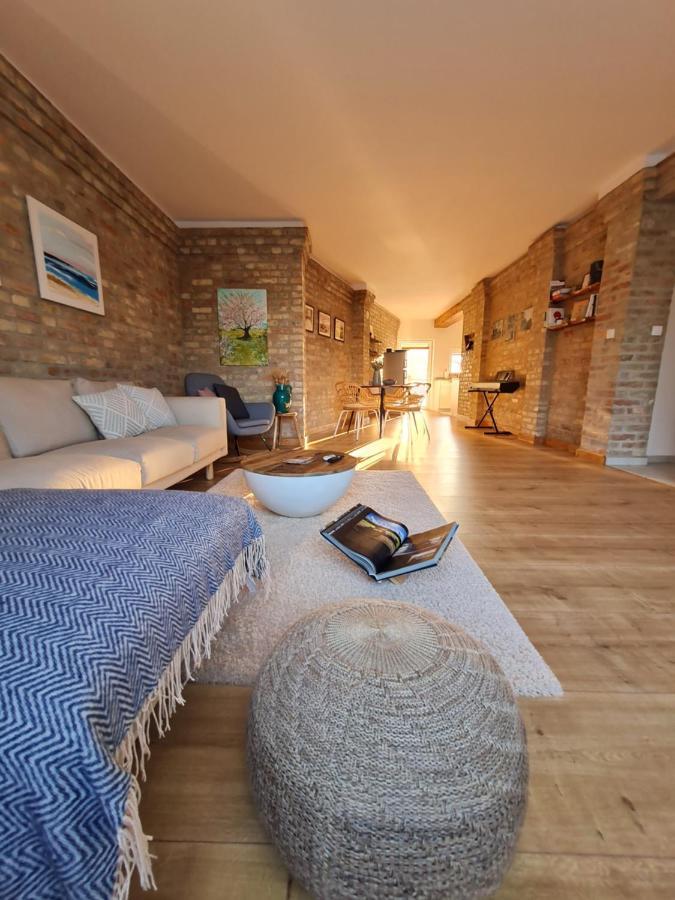 Nové Zámky Art Gallery Apartment מראה חיצוני תמונה