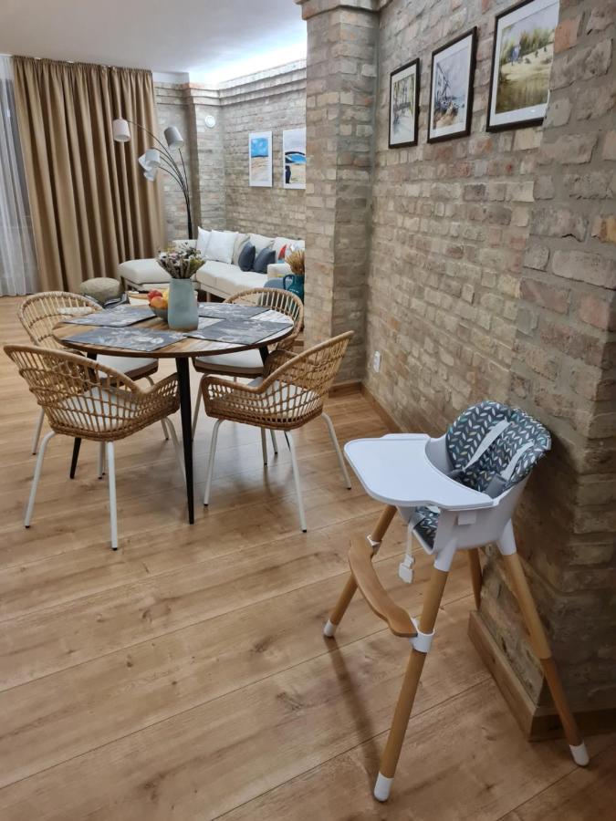 Nové Zámky Art Gallery Apartment מראה חיצוני תמונה