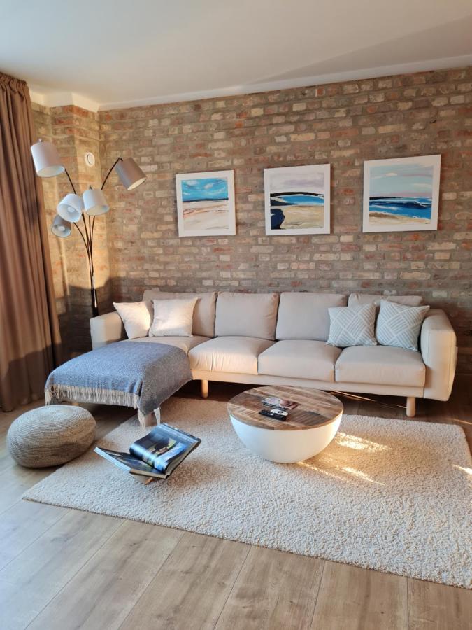 Nové Zámky Art Gallery Apartment מראה חיצוני תמונה