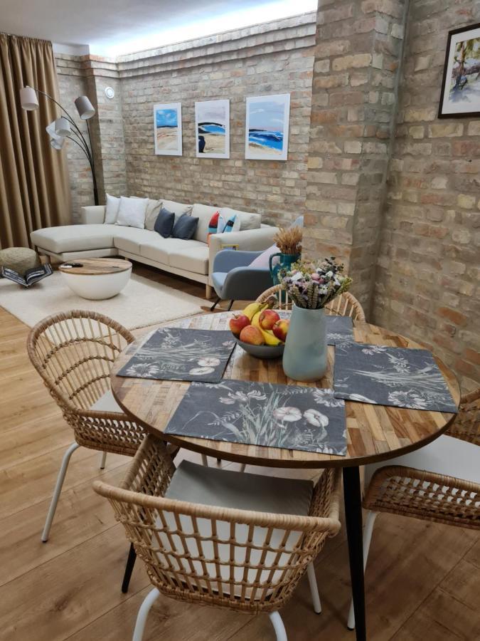 Nové Zámky Art Gallery Apartment מראה חיצוני תמונה